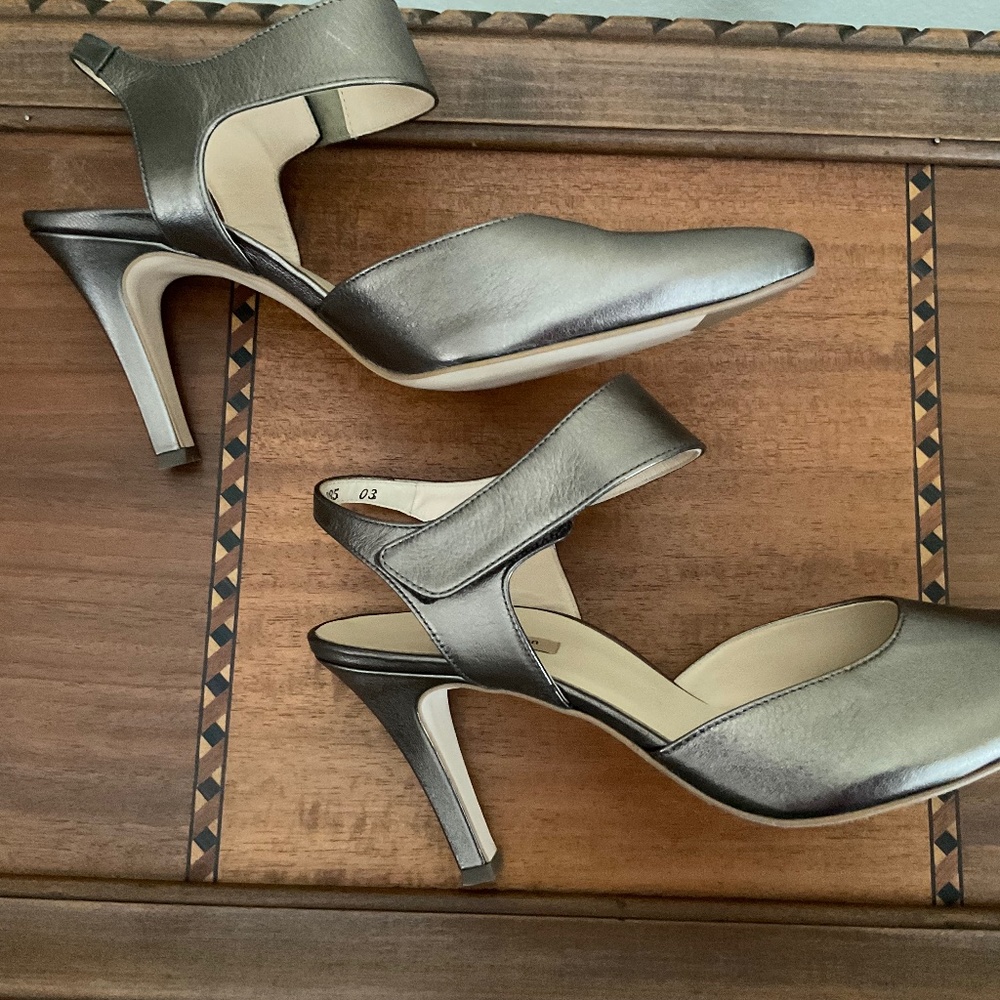 Hardly worn heels by Paul Green